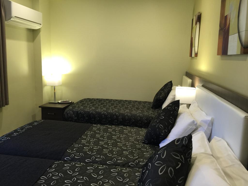 Park Squire Motor Inn & Serviced Apartments Мелбърн Екстериор снимка