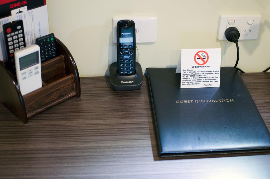Park Squire Motor Inn & Serviced Apartments Мелбърн Екстериор снимка
