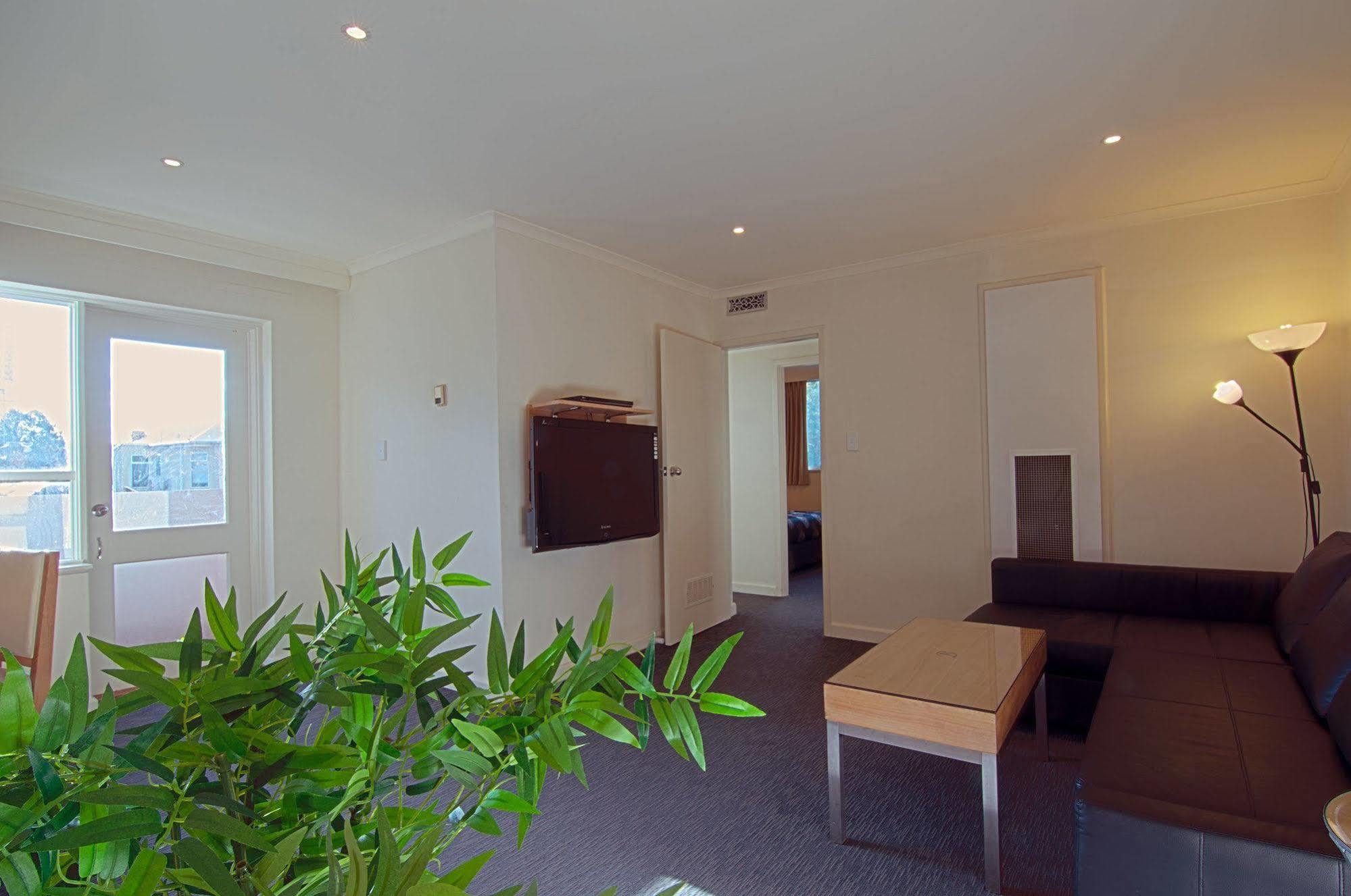 Park Squire Motor Inn & Serviced Apartments Мелбърн Екстериор снимка
