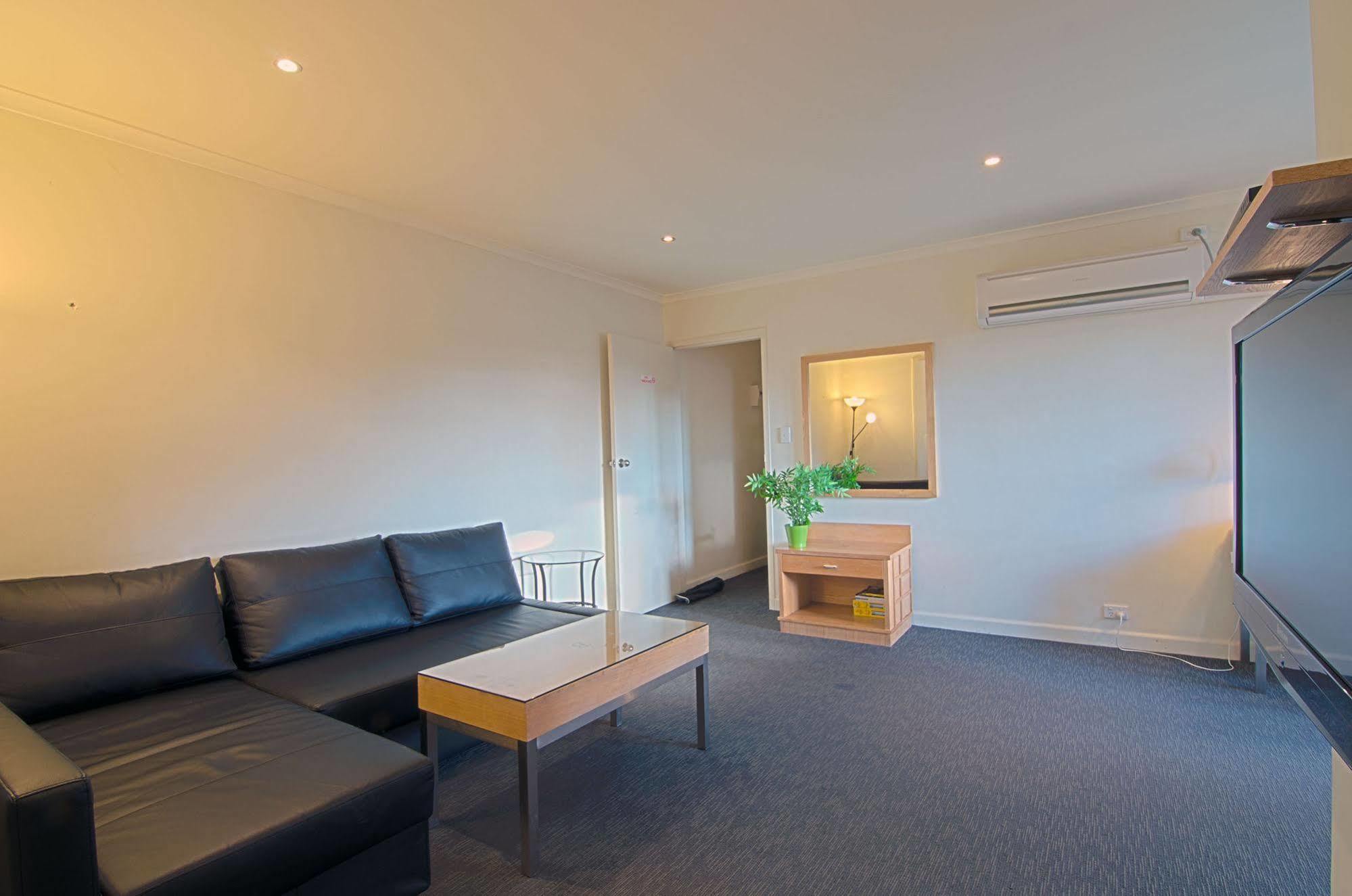 Park Squire Motor Inn & Serviced Apartments Мелбърн Екстериор снимка