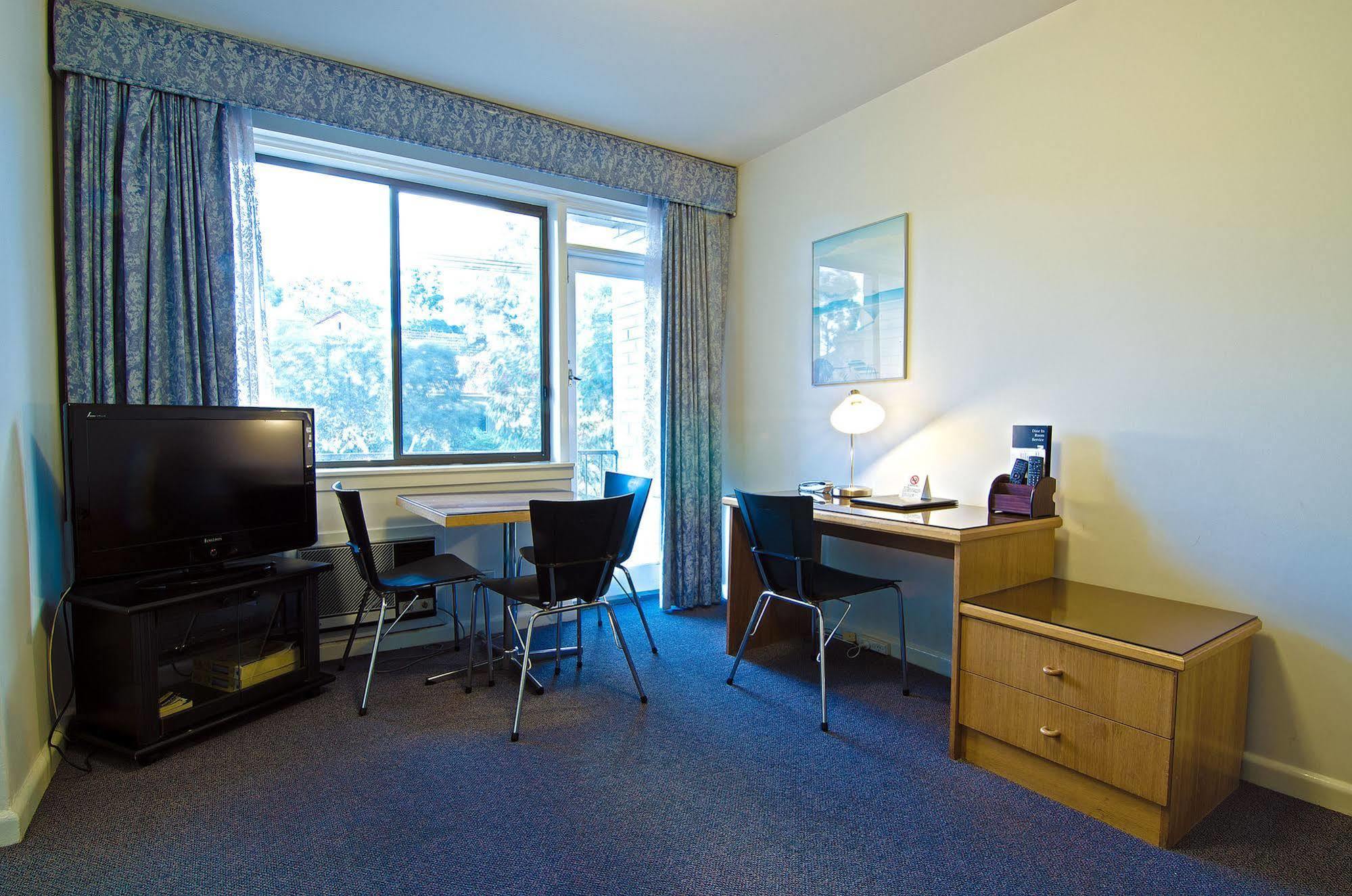Park Squire Motor Inn & Serviced Apartments Мелбърн Екстериор снимка