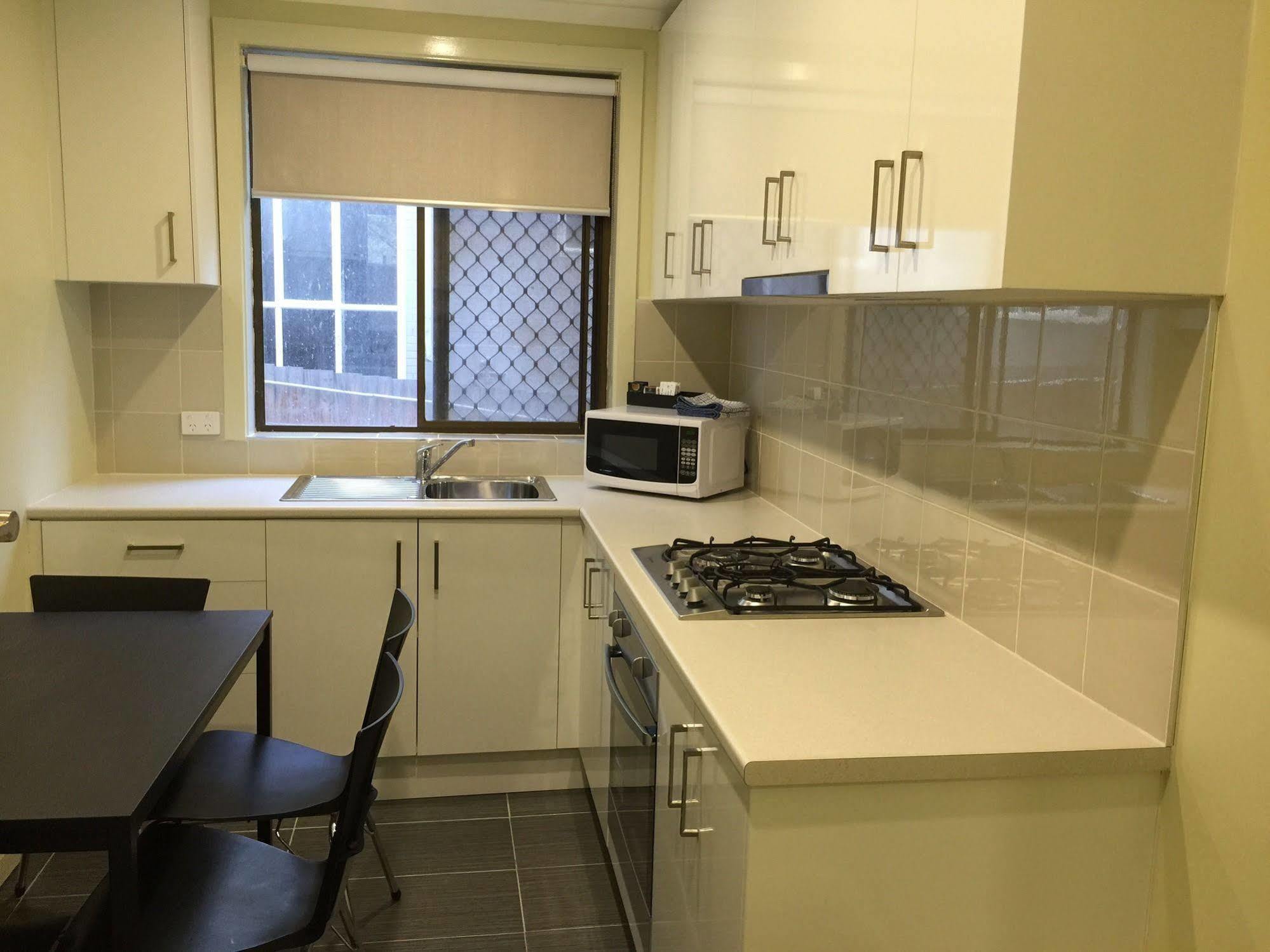 Park Squire Motor Inn & Serviced Apartments Мелбърн Екстериор снимка