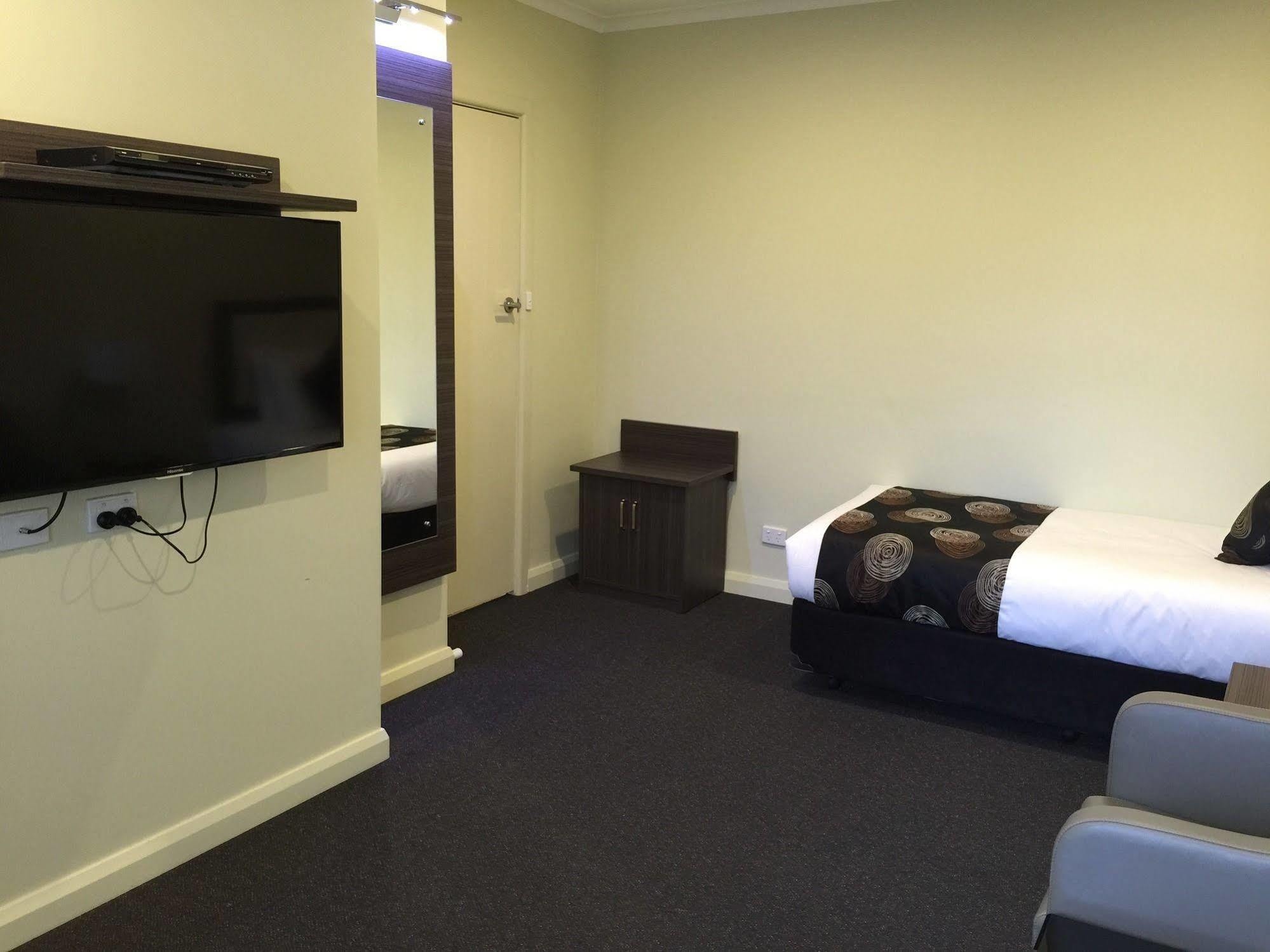 Park Squire Motor Inn & Serviced Apartments Мелбърн Екстериор снимка