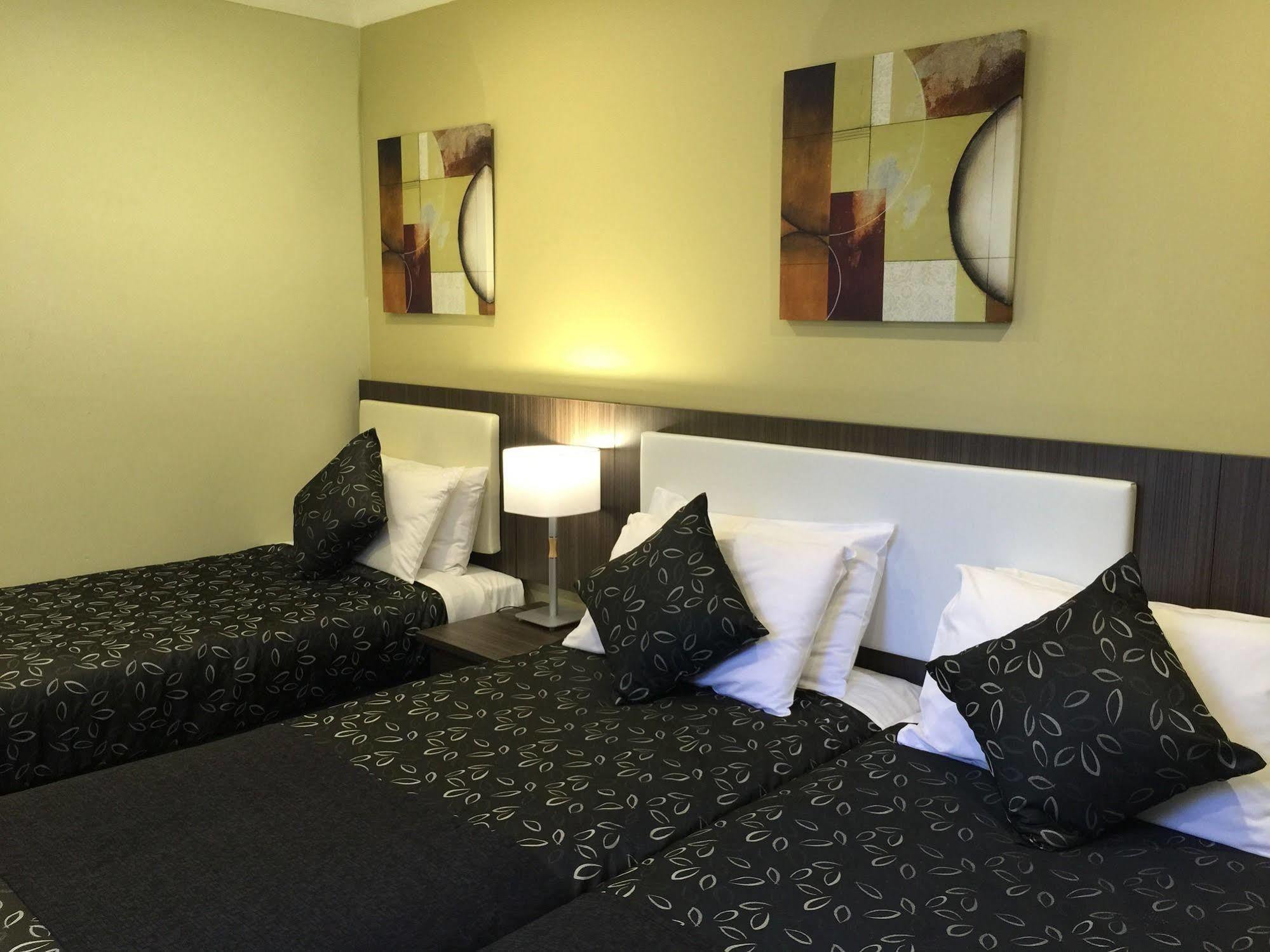Park Squire Motor Inn & Serviced Apartments Мелбърн Екстериор снимка