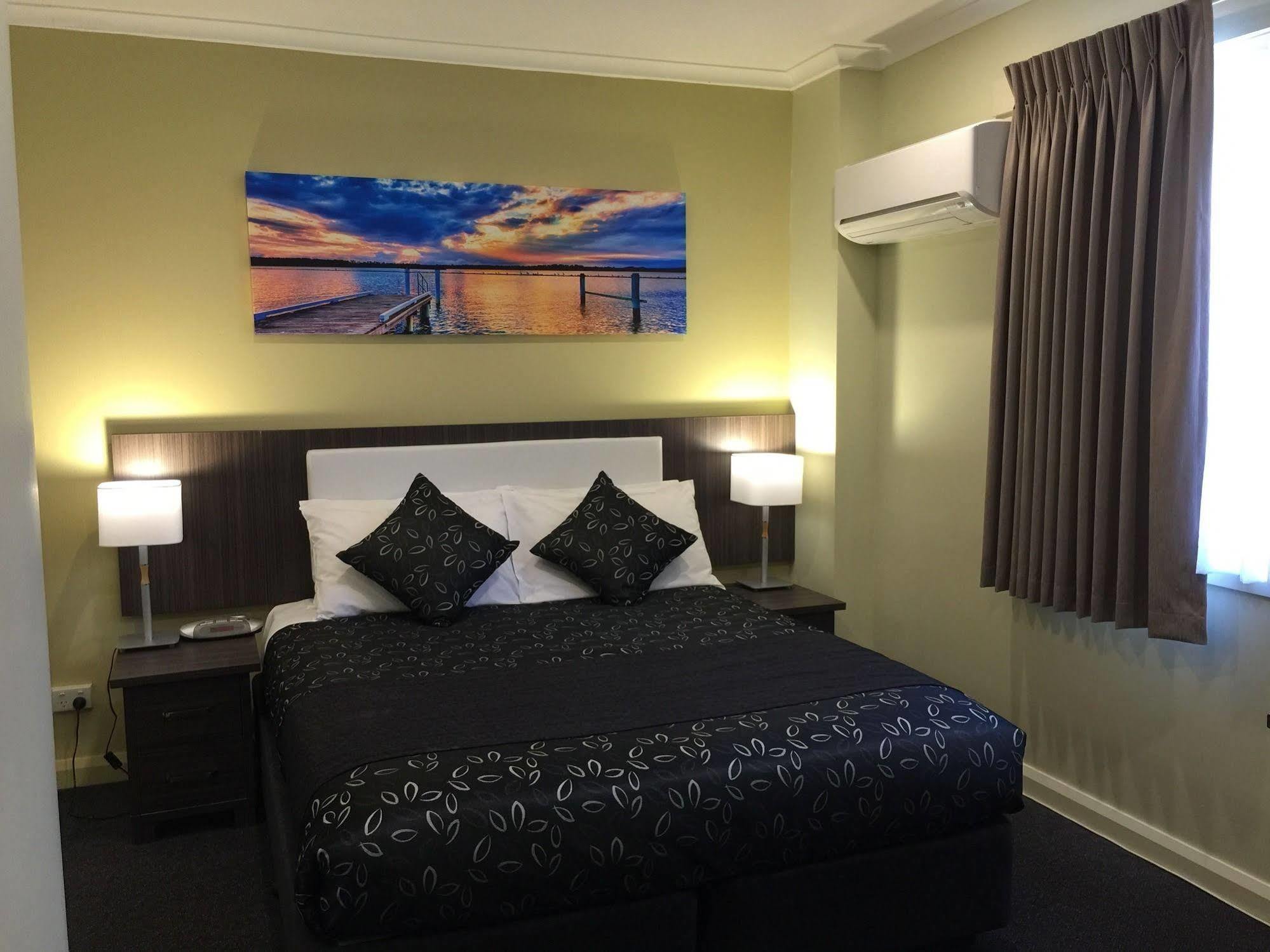 Park Squire Motor Inn & Serviced Apartments Мелбърн Екстериор снимка