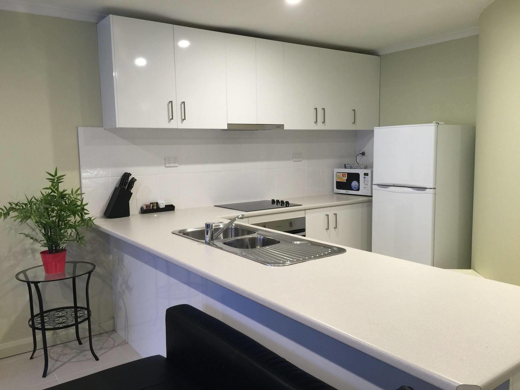 Park Squire Motor Inn & Serviced Apartments Мелбърн Екстериор снимка