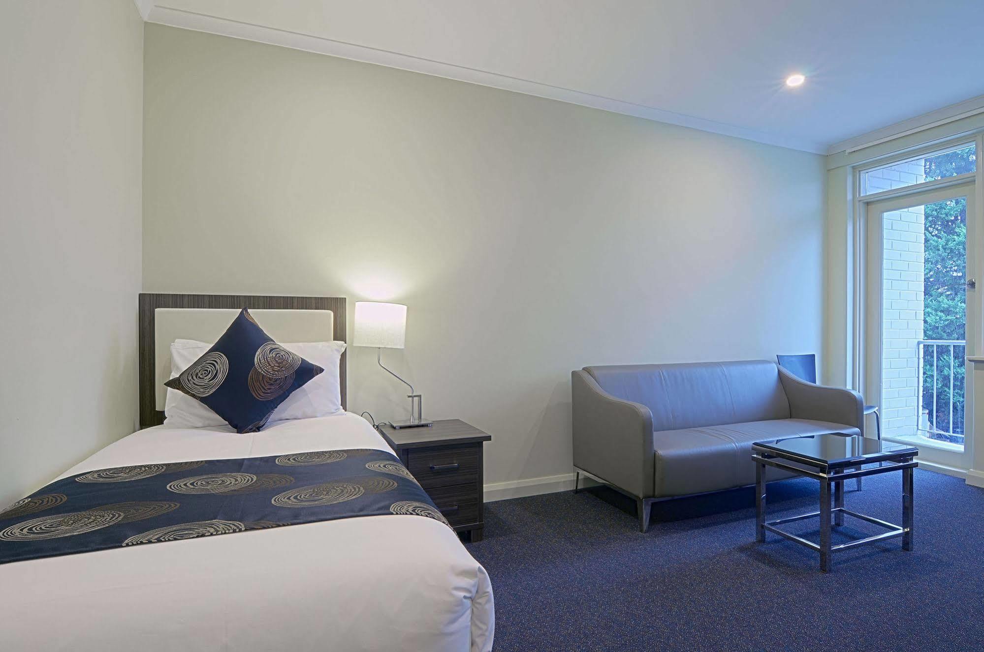 Park Squire Motor Inn & Serviced Apartments Мелбърн Екстериор снимка